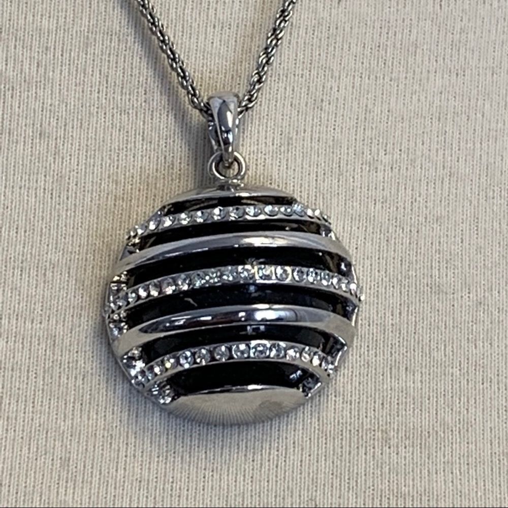 🛍3/$20 BLACK and silver with rhinestone costume jewellery